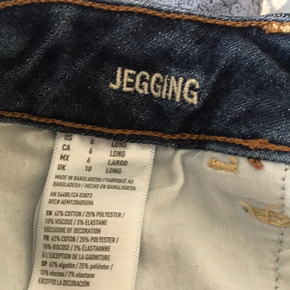 American Eagle dark wash skinny jeans!! - Picture 3 of 3